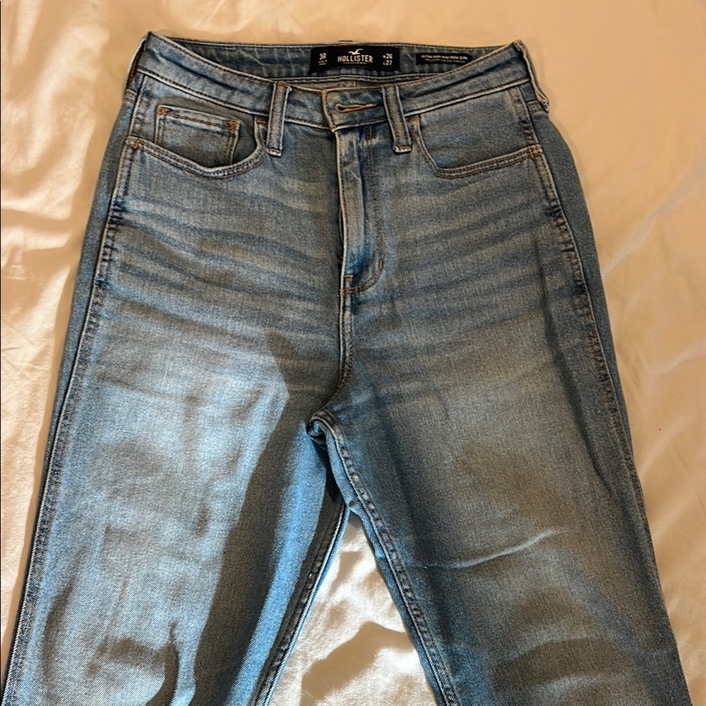 Hollister High Rise Blue Jeans Classic Style